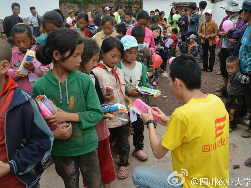 7��28������(j��ng)�v��2��(g��)��С�r(sh��)��ɽ·���Ĵ��r(n��ng)�I(y��)��W(xu��)����·ꖹ⡱�F(tu��n)�(du��)�I���Đ������Y���(du��)�T�ʹ���Ĺ�ͬŬ�����\(y��n)���˴���K���͵��˺��ӂ���������