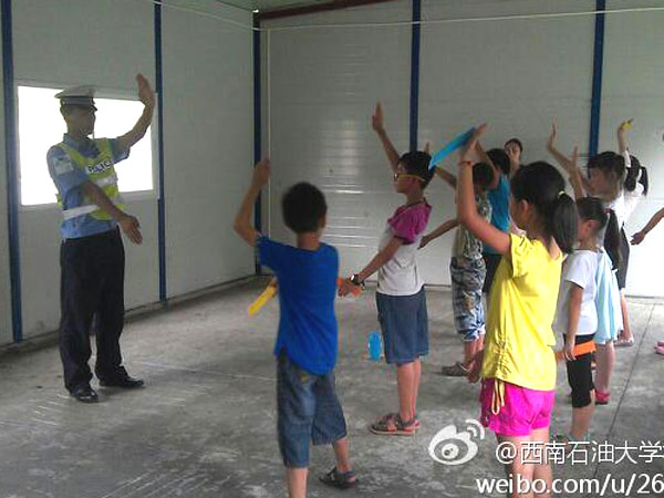 7��24�գ�����ʯ�ʹ�W(xu��)У��(b��o)ӛ�߈F(tu��n)���Ű�֧��־Ը�(du��)�o���ӂ�������һ�ò�һ�ӵ��I(y��)�w�(y��n)�n�����а������t(y��)�����ώ����������ƌW(xu��)������ώ���N�I(y��)���(du��)�T��ϣ�������ӂ�?c��)ڸ���(g��)�I(y��)�ώ�ָ��(d��o)�����܌�(du��)δ����������Mϣ�����D�顰���������ڽ̌�(d��o)���ӂ���ָͨ�]�Ļ��A(ch��)�ք���