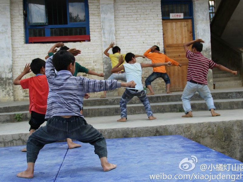 7��31�գ���С�ٟ���ɽ�^(q��)���W����֧�����ǭ����ؑ�S�h�����l(xi��ng)����С�W����20���֧�̻�Ӽ����Y(ji��)���������������ҵ�Ͷ�뵽����ˇ�R�ݵĜʂ��A�����D�麢�ӂ��ڞ�R���u�����ž���