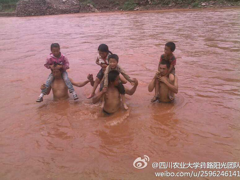 7��17�����Ĵ��r(n��ng)�I(y��)��W(xu��)����·ꖹ⡱�F(tu��n)�(du��)����������ɽ��ϲ�¿h�ɺӿ��(zh��n)�_չ֧�̻�����ɺӿ��(zh��n)��̎ƫƧ��ȫ��ĺ���ÿ�춼Ҫ���Ѓɂ���С�r�όW(xu��)��;����Ҫ���^һ�l30�׌��ĺ������D������W�����Ӷ��^�R����ĺ�����