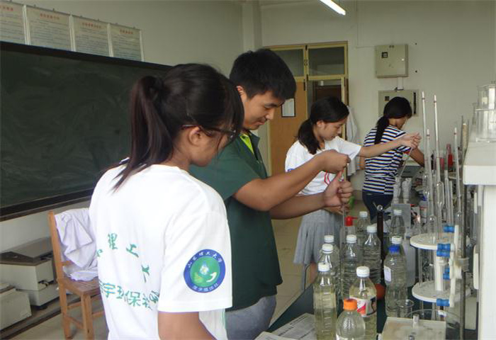 �(du��)�T��?c��)ڌ?sh��)�(y��n)�Ҍ�(du��)�ɼ��؁�(l��i)��ˮ���M(j��n)�Ќ�(sh��)�(y��n)����,����(du��)��Ҫ����ˮ�ӵ�PH�������늌�(d��o)���������ȹ����(xi��ng)ָ��(bi��o)�ęz�y(c��)����(sh��)��(j��)�M(j��n)��̎����