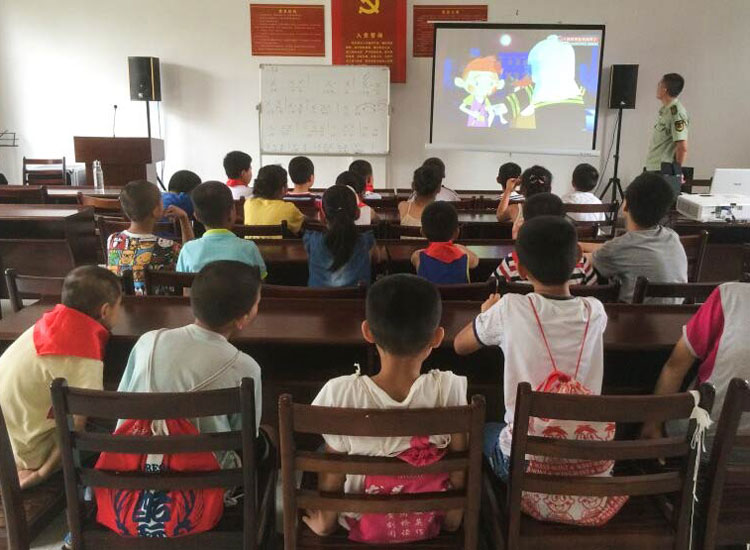 ־Ը����Ո���ą^(q��)�侯���(du��)��ǰ�����ٽoС���т���������ȫ֪�R�v����