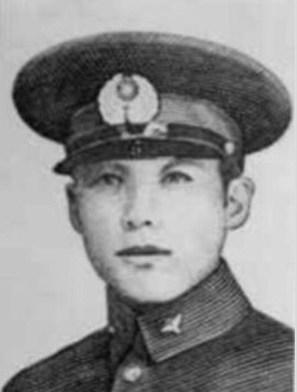 鐺��ģ�1916�꣭1937��8��17�գ����|�����(zh��n)�ˣ���܊��5���մ���w�ІT�� ����һ�ˡ���׃�����܊����У���ڮ��I(y��)��1937��8��17�������ٵ������Zը�Ϻ����Ĵ�·��܊�܊˾��r�����ձ�܊�֮�����ړ������C��������鐺�����������딳����┵(sh��)ʮ���ձ�ʿ���������񽵣�鐺��Ĳ������������w�ІT����֘�����������܊��֮�������һ�w�ӏ��Ԛ�ѳ����������������һ����������Ӣ����