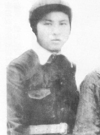 �������1920��10 �������F��ʡ���x�h����1938�꣬������c�M��ͬ�W(xu��)���Ӱ��M���Ї�������܊����W(xu��)�W(xu��)��(x��)�����I(y��)�󱻷ֵ�����2��У���l(w��i)�B��(d��ng)�ĕ������g��s�ؼ����Ї����a(ch��n)�h��1943��4��5 �����ձ��ۇ����x�����|�������ո���(j��)���M�С���ʎ�����������е���������D(zhu��n)��;���⵽��܊�ķ�������������ħ������Ѻ;�������v�����£���(f��)��ץס��(y��n)�̱ƹ���������ؑ����, �]����¶������ԣ����߳�ŭ����܊�������ؚ��ᚢ����