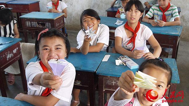 ���ϿƼ���W(xu��)��һ��һ·���x��(w��)֧���c����(zh��n)��ؚ�{(di��o)�Ќ�(sh��)�`�F(tu��n)��������ꖿh��¹ɽ�(zh��n)�u�ŸG���_չ�x��(w��)֧�̺ͷ�ؚ�{(di��o)����־Ը�߽o���ӂ��_�O(sh��)�ֹ��n�����D�麢�ӂ�չʾ�ֹ���Ʒ�����F(tu��n)�(du��)�ṩ��