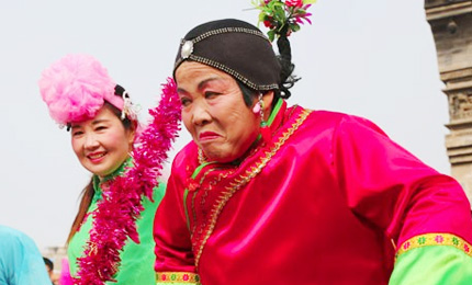 ���՝}�ϴ����һ���׻�Ӿ��ʼ������L茹�����������������Ť������2��16���������һ�@�����}�Ͽh�e�����S����ʵĽ��^�Ļ���ӣ����y(t��ng)���׶��˶������ζ����������Ⱥ���[�´����g�gϲϲ�^������׌��(ji��)�՝}�Ǹ��ӽk����ʡ���Ԕ���� 