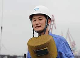 全國五一勞動(dòng)獎(jiǎng)?wù)芦@得者 中船集團(tuán)廣船國際船舶電焊工高級技師