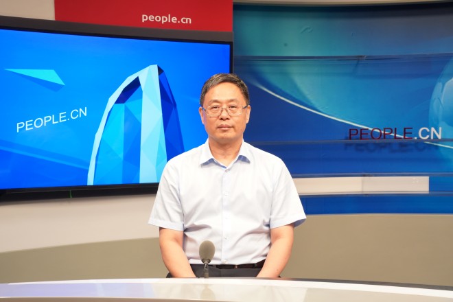 中國(guó)藝術(shù)研究院院長(zhǎng)、黨委副書記周慶富做客人民網(wǎng)。張力洋攝