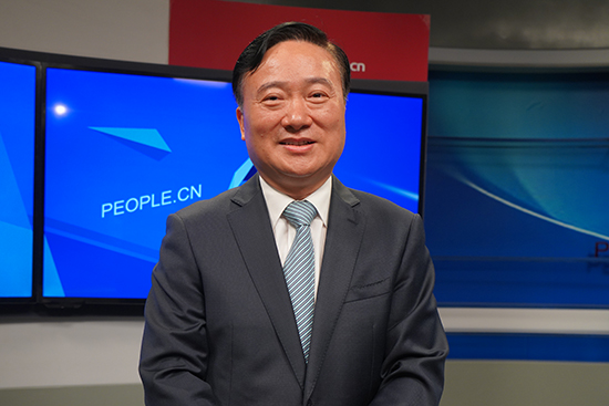 中國五礦集團有限公司黨組書記、董事長翁祖亮做客人民網(wǎng)。實習生趙晉杰攝