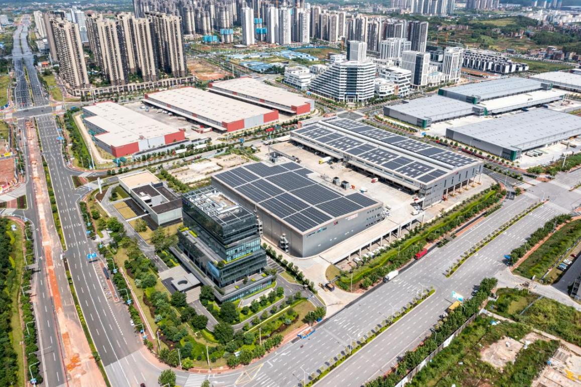 中新南寧國際物流園航拍圖。 人民網(wǎng) 嚴(yán)立政攝