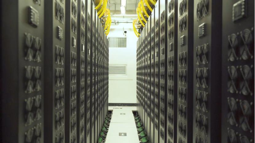 貴安超算中心內(nèi)的機(jī)房。人民網(wǎng) 陽茜攝