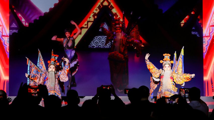 京劇演員與虛擬人“跨次元”合作《新定軍山》。主辦方供圖