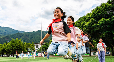 歡樂(lè)課間 快樂(lè)成長(zhǎng)